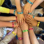 Anker-Helden Armbänder mit starken Kindern